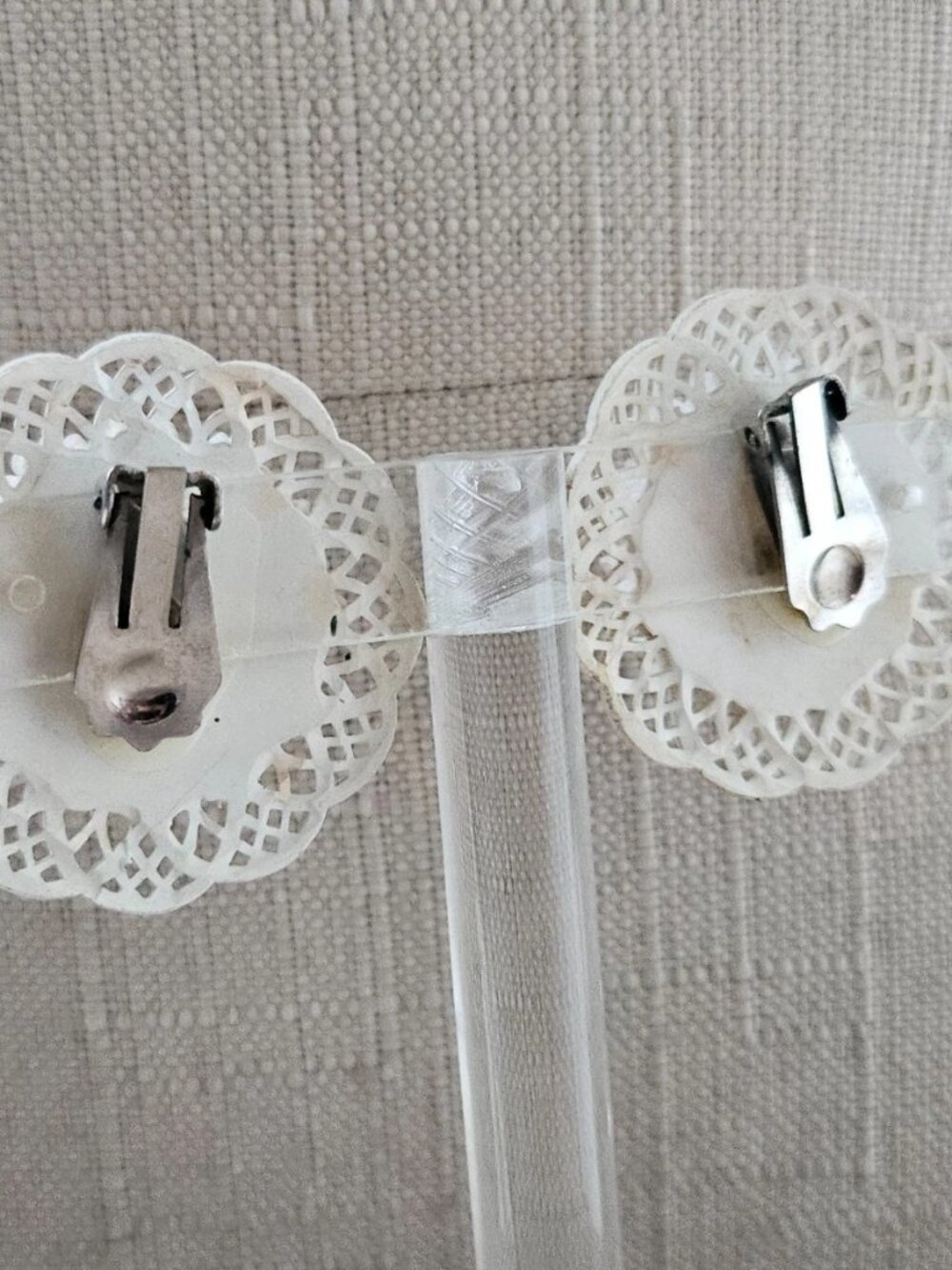 Vintage Earrings Round Flower Shape Plastic Fashion Jewelry Stud Earrings White - Picture 9 of 11